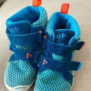 Plae Max shoes blue boys size 12.5